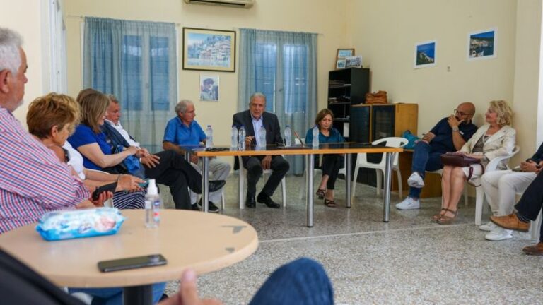 Ο Δημήτρης Αβραμόπουλος συναντήθηκε με φορείς του Κατακόλου