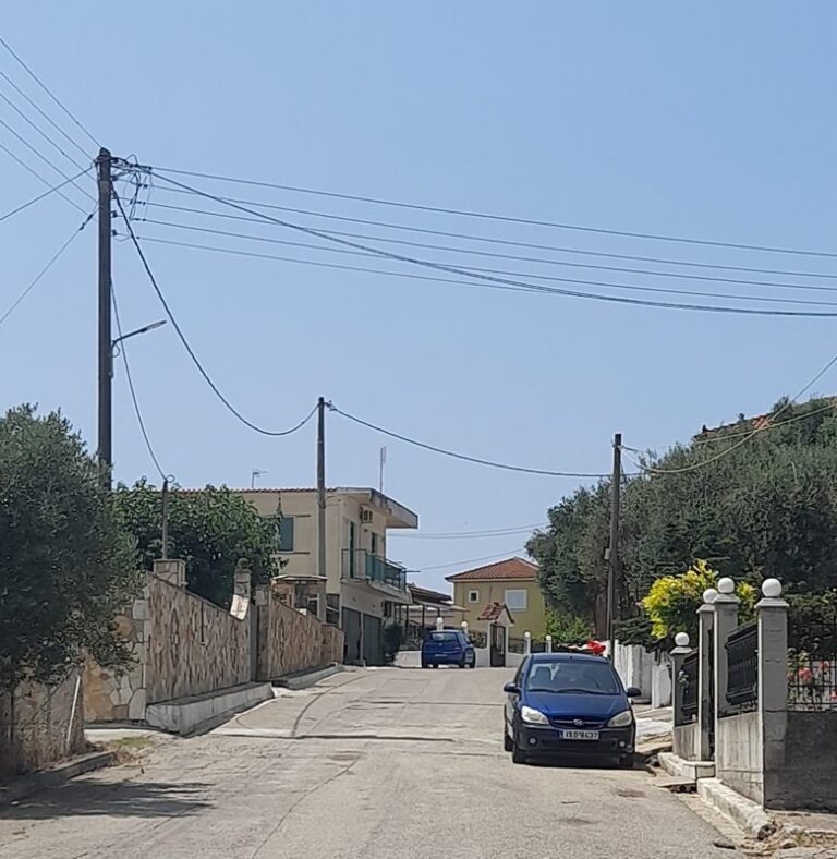 Εγκατάσταση υπερσύγχρονων φωτιστικών στην Τ.Κ. Ραχών – Προσφορά της οικογένειας του προέδρου του χωριού Κων. Πρίνου, στη μνήμη του πατέρα του Σπυρίδωνα