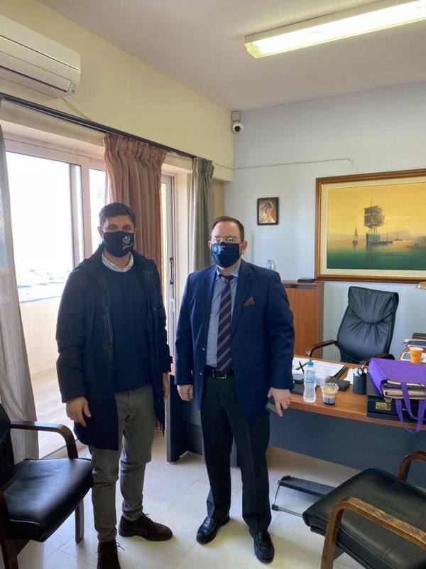 Επίσκεψη Αντιπεριφερειάρχη Πολιτισμού και Τουρισμού κ. Κοροβέση Ν. στον νεο Πρόεδρο του Δ. Λιμενικού Ταμείου Κυλλήνης Βαρβαρέσου Γ.