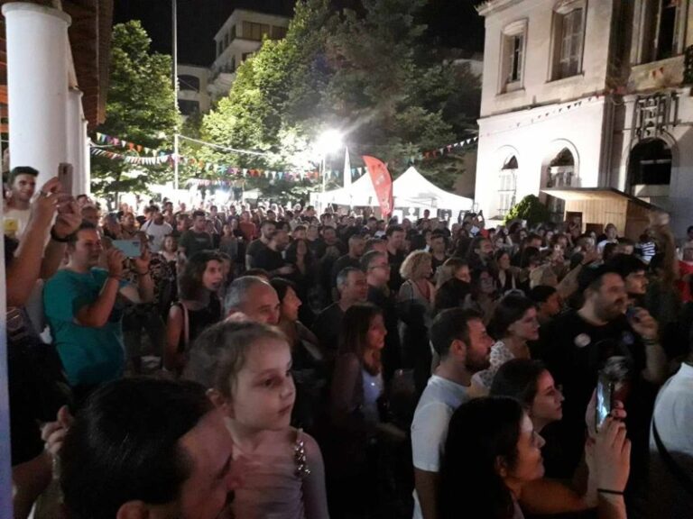 Με μεγάλη επιτυχία κι ακόμα μεγαλύτερη συμμετοχή του κόσμου που…διψούσε για μπύρα και διασκέδαση έγινε το 1ο West Beer Festival στον Πύργο. – Παν. Αντωνακόπουλος: «Να αγαπάτε την πόλη μας κι όλοι μαζί να την κάνουμε ακόμα καλύτερη»