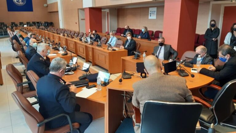 Σύσκεψη για την αύξηση κρουσμάτων COVID-19 στην έδρα της Περιφέρειας Δυτικής Ελλάδας στην Πάτρα – Μ. Χρυσοχοϊδης: «Βάλτε όλοι πλάτη, δεν παίζουμε με τη δημόσια υγεία…»