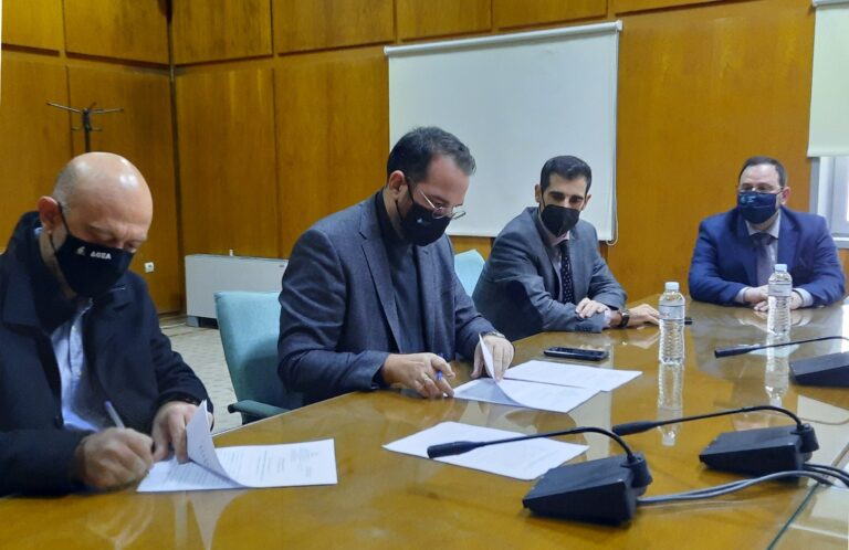 Υπογράφηκε η σύμβαση του έργου «Κατασκευή οδού Λαστέικα-Παράκαμψη Αγίου Ιωάννη – Κατάκολο»
