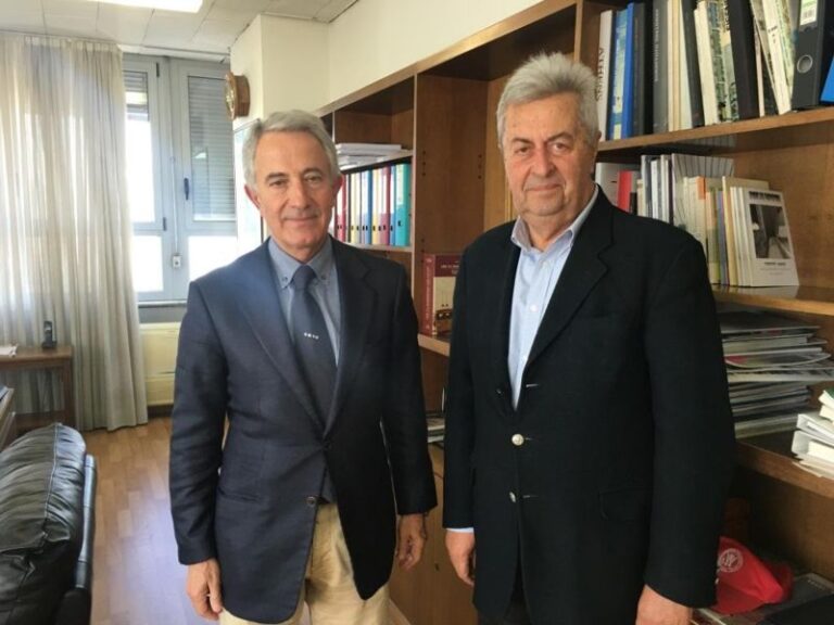 Συνάντηση του προέδρου του Επιμελητηρίου Ηλείας Κωσταντίνου Νίκολούτσου με τον Γενικό Γραμματέα Υποδομών κ. Γιώργο Καραγιάννη και τον πρόεδρο του ΟΣΕ κ. Κωνσταντίνο Σπηλιόπουλο, για τις συγκοινωνιακές υποδομές της Ηλείας.’
