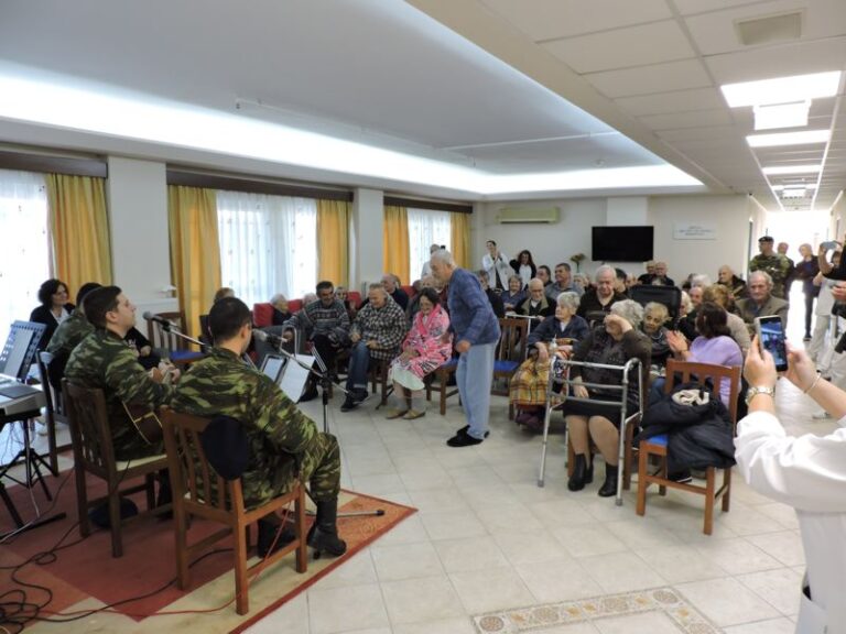 Η Στρατιωτική Μουσική της IV Μεραρχίας Πεζικού στο Γηροκομείο Γαστούνης Παναγία η Καθολική!