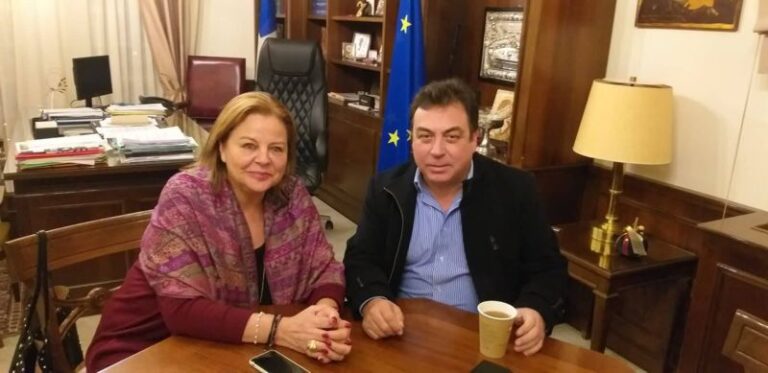 Επίσκεψη Λούκας Κατσέλη στον Τάκη Αντωνακόπουλο στο Δημαρχείο Πύργου