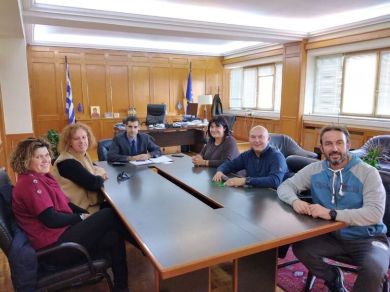 Συνάντηση Συλλόγου Δασκάλων και Νηπιαγωγών Πύργου με τον Αντιπεριφερειάρχη Ηλείας. Συζήτησαν για μεταφορά μαθητών, έλεγχο στα σχολικά κτίρια, υποδομές και εξοπλισμό σχολείων.