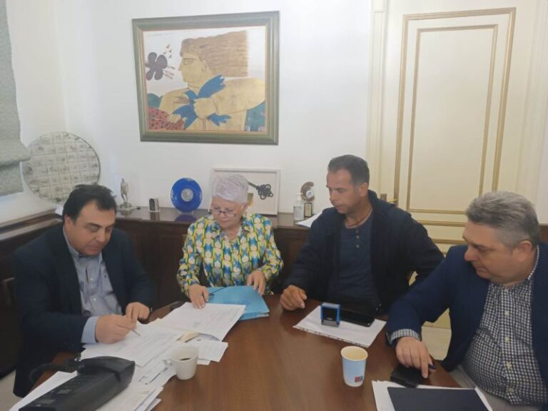 Ο Δήμαρχος Πύργου υπέγραψε συμβάσεις για καθαρισμούς δρόμων και ζωνών εν όψει αντιπυρικής περιόδου – Ξεκινούν άμεσα οι εργασίες