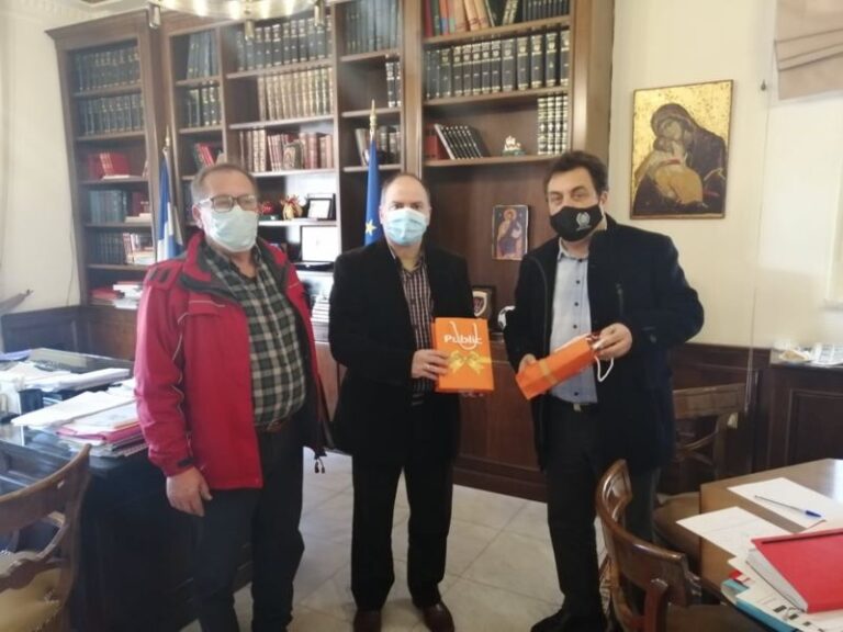 Προσφορά τάμπλετ μεγάλου Ομίλου στον Δήμο Πύργου για το δημόσιο ΙΕΚ
