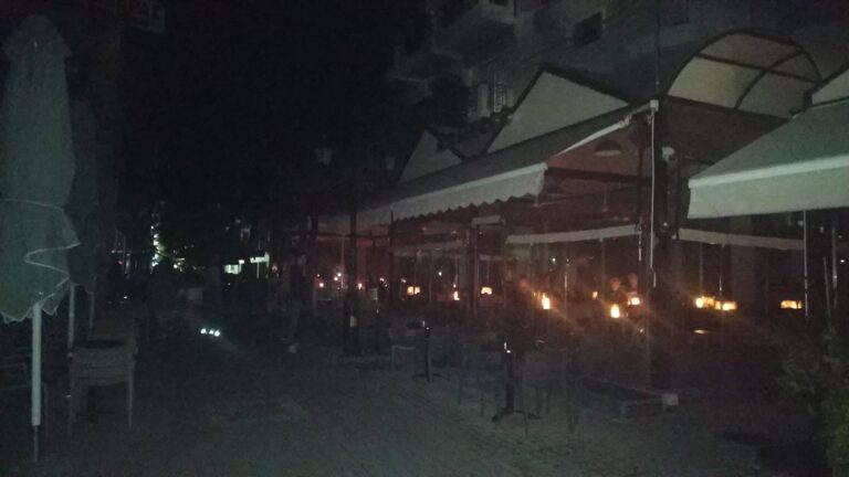 Στο σκοτάδι η πλ. Δικαστηρίων και τμήμα της 28ης Οκτωβρίου στο κέντρο του Πύργου!