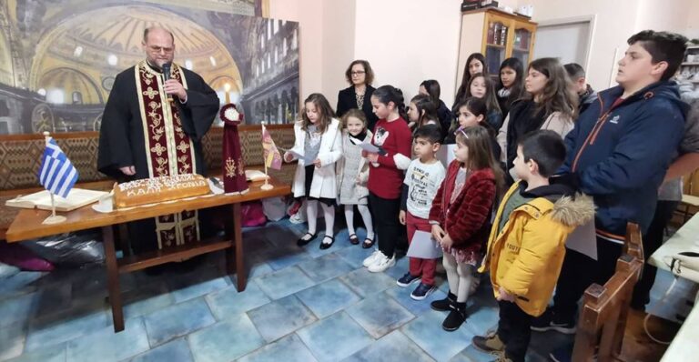 Τα Κατηχητόπουλα της Ενορίας Αγίου Σπυρίδωνος Πύργου, έκοψαν την Βασιλοπιτά τους!