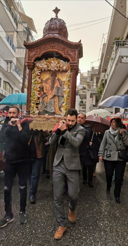 Επέστρεψε χθες υπό βροχή η εικόνα του Αγίου Χαραλάμπους στο Ναό του!