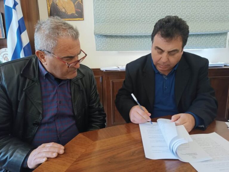 Δήμος Πύργου: Υπεγράφη η σύμβαση ανάπλασης της πλατείας στη Βροχίτσα