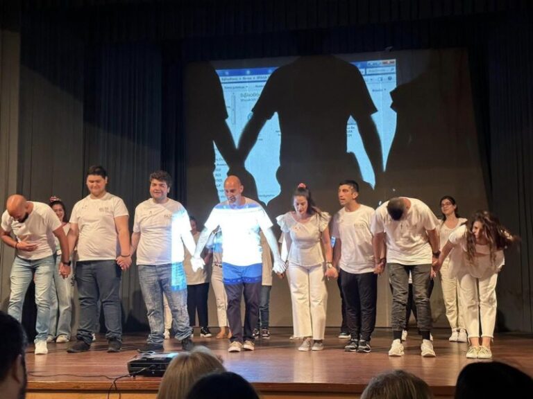 Σ' αγαπώ από τα βάθη του εγκεφάλου μου!  Μια ξεχωριστή επιστημονική εκδήλωση πραγματοποιήθηκε την Τετάρτη στο θέατρο "Απόλλων " Πύργου