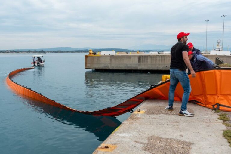 ΦΩΤΟ: Άσκηση – Εκπαίδευση της Ομάδας Αντιμετώπισης Θαλάσσιας Ρύπανσης του Δημοτικού Λιμενικού Ταμείου Πύργου στο Λιμένα Κατακόλου