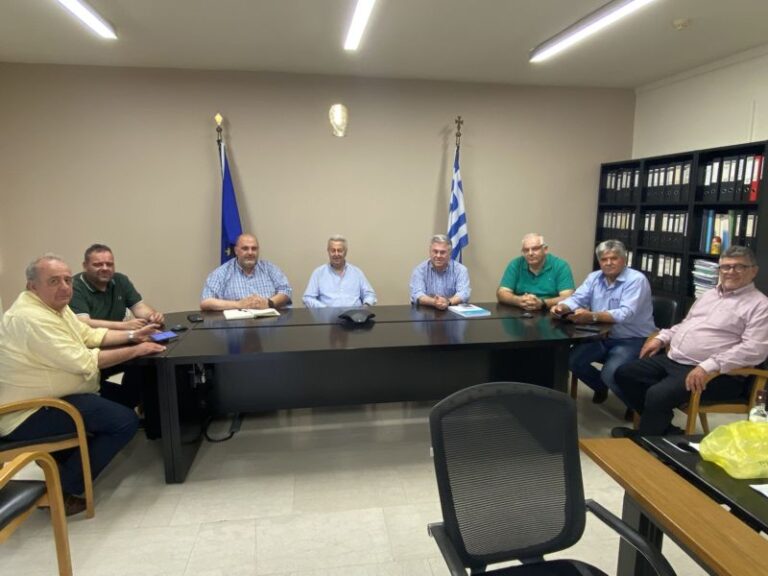 Σύσκεψη επαγγελματικών φορέων στο Επιμελητήριο Ηλείας παρουσία του Γραμματέα Παραγωγικών Τομέων της ΝΔ Άκη Μπάφα