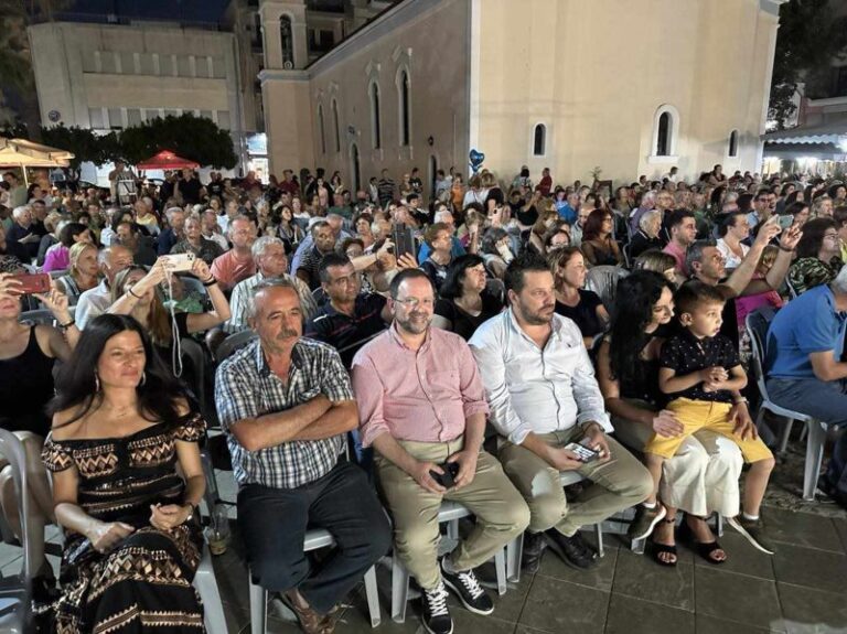 Με τεράστια επιτυχία το 21ο Φεστιβάλ Παραδοσιακού Χορού από τις “Ρίζες” Αμαλιάδας με την συνδιοργάνωση της Περιφέρειας. – Ν. Κοροβέσης: “Η παράδοση είναι ιστορική μνήμη”