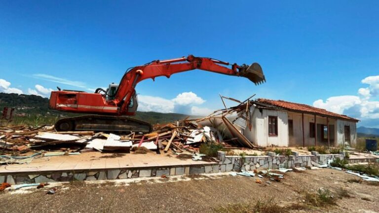 Απομακρύνθηκε το επικίνδυνο εγκαταλελειμμένο κτίριο στο αεροδρόμιο Επιταλίου. Β. Γιαννόπουλος: Διαρκής η προσπάθεια εξωραϊσμού και ανάδειξης του αεροδρομίου