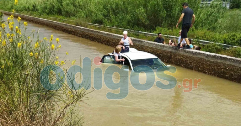 Αρχ. Ολυμπία: Άγιο είχαν τουρίστριες που έπεσαν με το ΙΧ στην αρδευτική διώρυγα του Αλφειού.