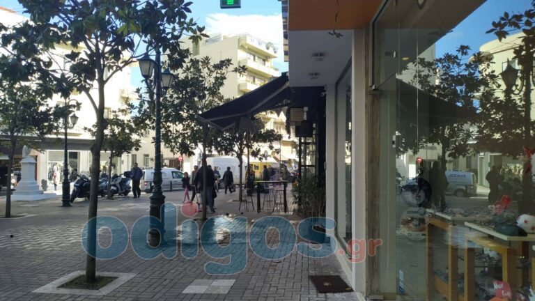 Πύργος: Χριστουγεννιάτικο ξήλωμα κατασκευής από CAFE