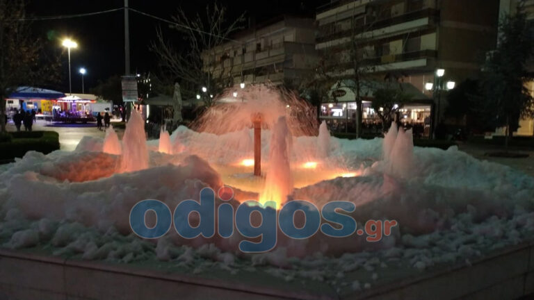 Πύργος: Γέμισε … αφρούς το συντριβάνι!