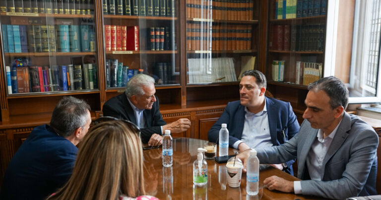 Συνάντηση Δημήτρη Αβραμόπουλου με Δικηγορικό Σύλλογο Αμαλιάδας