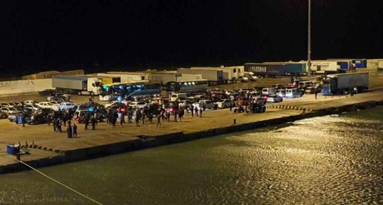 Κυλλήνη: Παρολίγον τραγωδία στο λιμάνι. Αυτοκίνητο έπεσε στη Θάλασσα