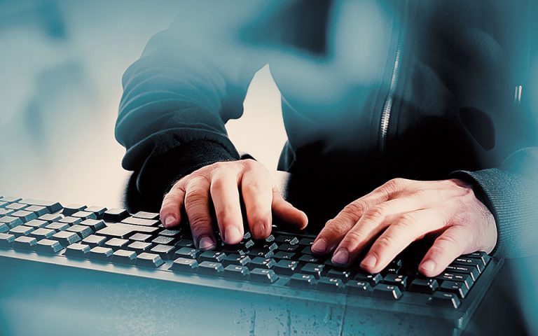 Ηλεία: Hi – tech απάτες με λεία χιλιάδων ευρώ – Πώς δρούσε η «συμμορία των χάκερ»