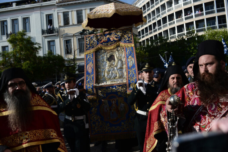 «Άξιον Εστί»: Στην Αθήνα η εικόνα από το Άγιον Όρος – Ουρές για προσκύνημα