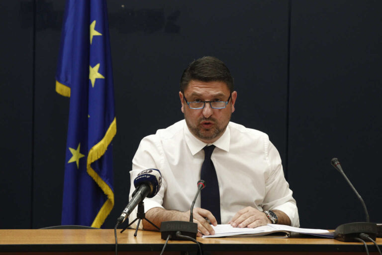 Απαγορεύονται από αύριο οι δημόσιες συναθροίσεις άνω των 10 ατόμων!