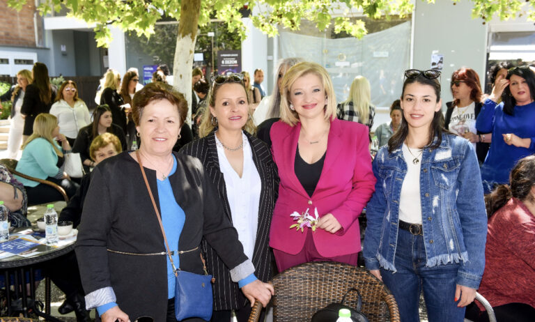 Διονυσία-Θεοδώρα Αυγερινοπούλου: Καφές…γένους θηλυκού στην Ζαχάρω