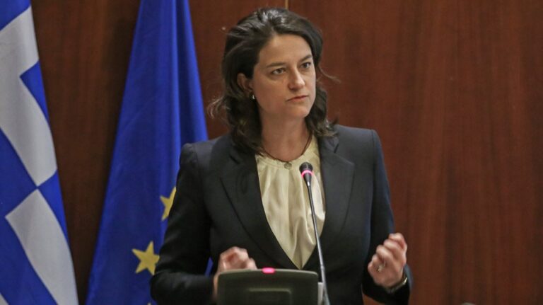 Κλειστά σχολεία – Κορωνοϊός: «Για να μην χαθεί η χρονιά, μελετάται παράταση, ακόμη και μαθήματα μέσα στο Πάσχα»