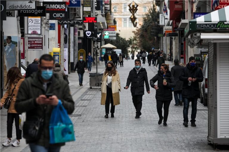 Κορωνοϊός: Μια ανάσα πριν το «πισωγύρισμα» – Στον… πάγο το άνοιγμα Γυμνασίων και Λυκείων