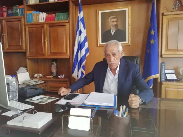 Λυμπέρης: "άνθρωπος-γυμνοσάλιαγκας ο Χουζούρης"