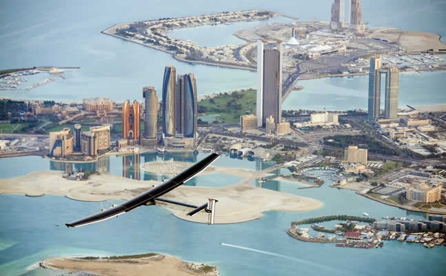 Ο γύρος του κόσμου χωρίς καύσιμα: Το Solar Impulse-2 απογειώθηκε από το Αμπού Ντάμπι