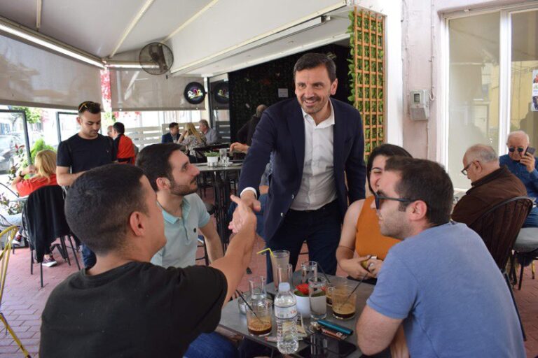 ΦΩΤΟ: Επίσκεψη βουλευτή Ηλείας Ανδρέα Νικολακόπουλου στην αγορά του Βαρθολομιού – Αμέριστη στήριξη προς τους ανθρώπους της αγοράς!