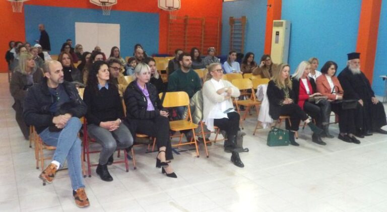 Έντονο ενδιαφέρον παρουσίασε η εκδήλωση “Οικογένεια και παιδί στο σύγχρονο περιβάλλον” στο Δημοτικό Σχολείο Κρεστένων από το Δήμο Ανδρίτσαινας-Κρεστένων και το Κέντρο Πρόληψης «Παρεμβάσεις»