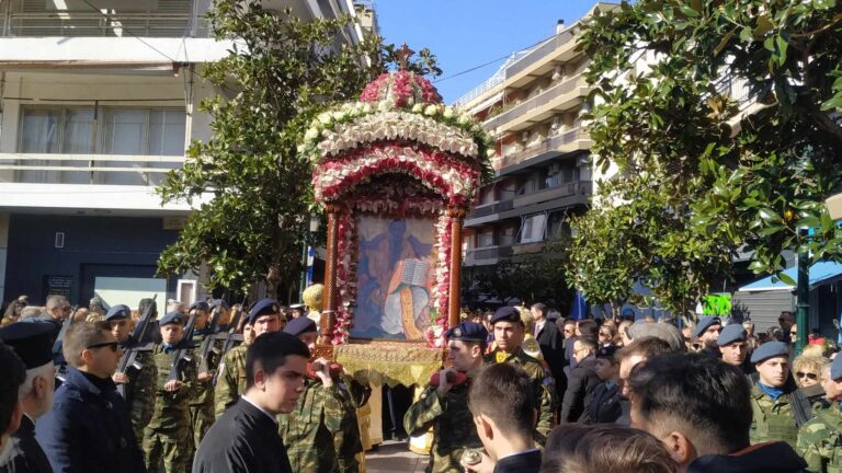 ΦΩΤΟ: Με λαμπρότητα και την παρουσία εκατοντάδων πιστών κορυφώθηκαν με τη λιτάνευση της ιερής εικόνας οι εορταστικές εκδηλώσεις για τον Άγιο Χαράλαμπο στον Πύργο