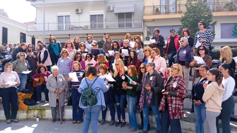 Οι γυναίκες της Αμαλιάδας τραγούδησαν «ΔΙΧΩΣ ΦΟΒΟ», σε μία ξεχωριστή δράση ευαισθητοποίησης με αφορμή τη Γιορτή της Γυναίκας