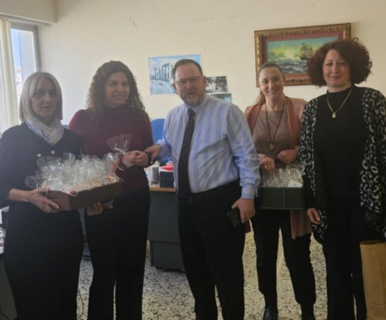 Συμβολικά δώρα από τον Ν. Κοροβέση στις γυναίκες της Π.Ε. Ηλείας