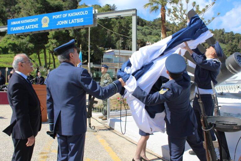 Κατάκολο: Σε κλίμα συγκίνησης έγιναν τα αποκαλυπτήρια του μνημείου για τους Ήρωες πεσόντες πιλότους Μάριου-Μιχαήλ Τουρούτσικα και Ευστάθιου Τσιτλακίδη