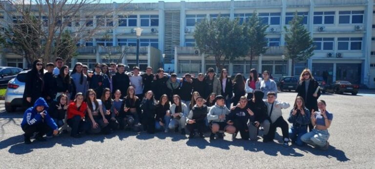 Το 2ο Γυμνάσιο Αμαλιάδας ταξίδεψε στον κόσμο των Δεινοσαύρων και των Απολιθωμάτων στο Πανεπιστήμιο Πατρών