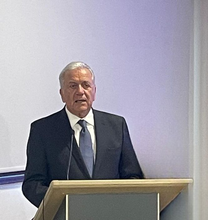 Ο Δημήτρης Αβραμόπουλος απέστειλε επιστολή στην Υπουργό Πολιτισμού για την επιστροφή της κεφαλής του γρύπα στην Αρχαία Ολυμπία