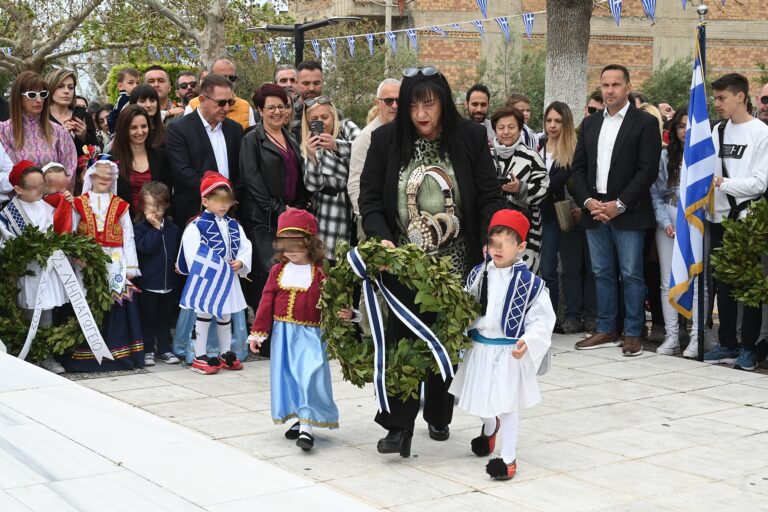 Δήμος Ζαχάρως: Οι μαθητές τίμησαν την Εθνική Επέτειο με κατάθεση στεφάνων
