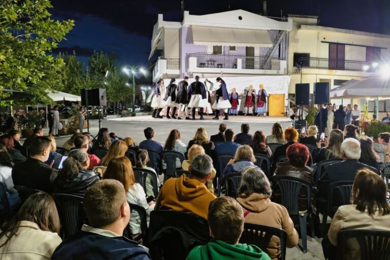 Ο Δήμος Ήλιδας τίμησε με μία παραδοσιακή εκδήλωση στην πλατεία Καλίτσα, τον Άγιο Γεώργιο τον Τροπαιοφόρο