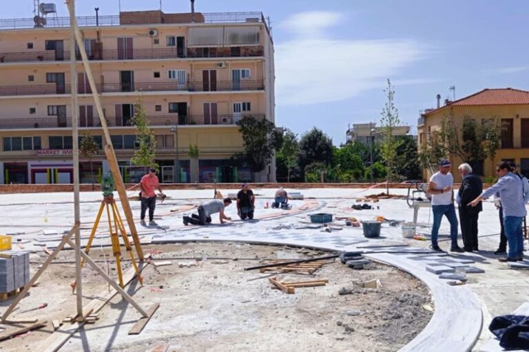 Στο τελικό τους στάδιο δύο μεγάλα έργα της Αμαλιάδας –  Σε φάση ολοκλήρωσης η ανάπλαση της πλατείας και της παιδικής χαράς Ανεμομύλου, αλλά και η πλήρης ανακατασκευής του γηπέδου ποδοσφαίρου στο Αθλητικό Κέντρο