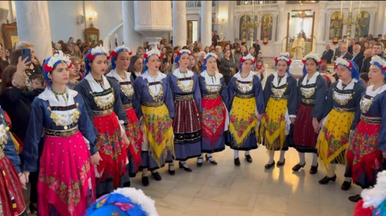 Τα κάλαντα του Λαζάρου και Λαζαράκια στον Ιερό Ναό Αγ. Νικολάου Πύργου την Κυριακή από το Λύκειο Ελληνίδων