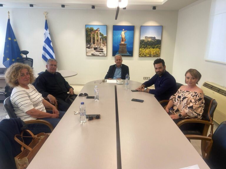 Συνάντηση του Συλλόγου Εργαζομένων στις Δ.Ο.Υ.  στο Επιμελητήριο Ηλείας για τη στήριξη των περιφερειακών φορολογικών υπηρεσιών