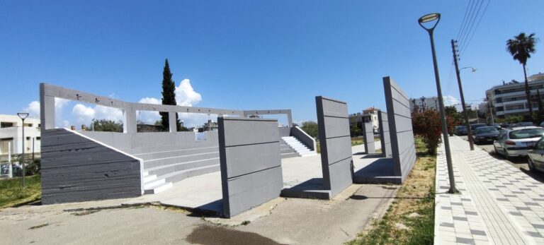 Μαθητές και Εθελοντές έκαναν “κουκλί” το θεατράκι στο αθλητικό κέντρο της Αγίας Βαρβάρας