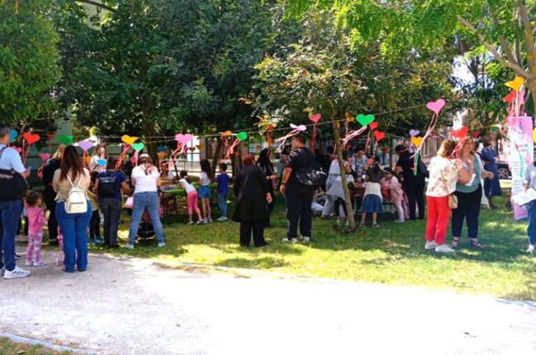 Με μια ξεχωριστή γιορτή ο Δήμος Ήλιδας τίμησε τη Γιορτή της Μητέρας, στην πλατεία Μπελογιάννη