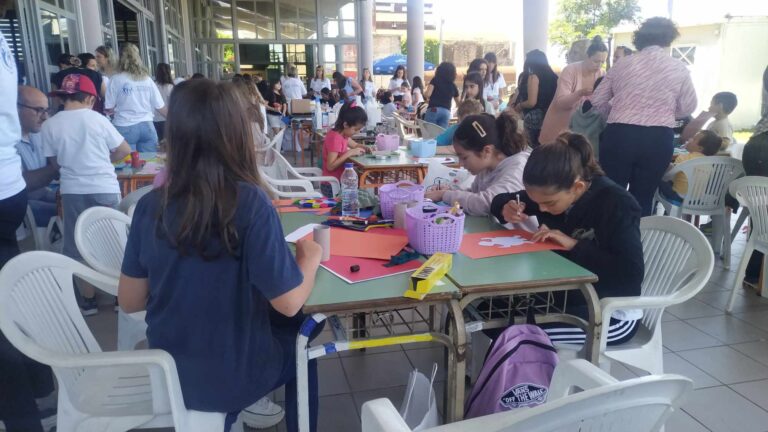 Μικροί και μεγάλοι συμμετείχαν στην εκδήλωση για τη χρησιμότητα των ανακυκλώσιμων υλικών στο θεματικό Πάρκο «Ξυστρή»